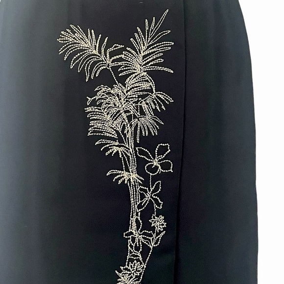 Josephine Chaus Skirt 6 Petite Black 100% Silk Embroidered Wrap Tropical Travel - Picture 4 of 10